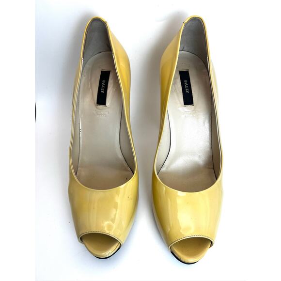 Bally peep toe cream patent heels 37 - Picture 1 of 15